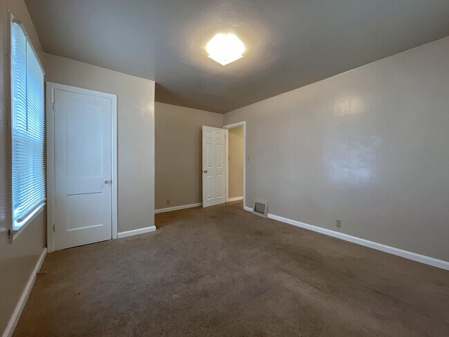 Building Photo - 4924 N 73rd St