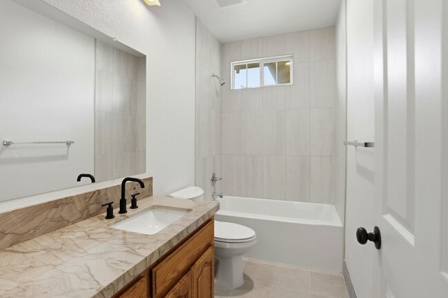 Building Photo - Beautiful Gated Country Property