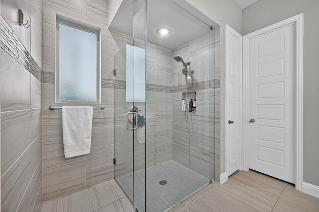 Building Photo - 12991 Vinson Dr