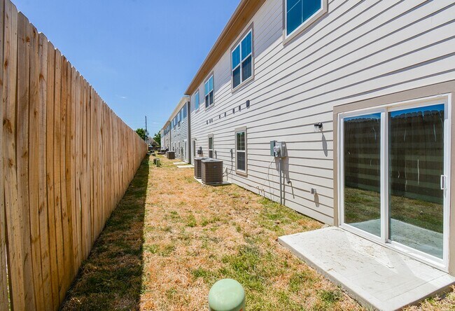 Building Photo - 16559 Oasis Glade Dr