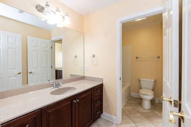 Building Photo - Four Bedroom Home!