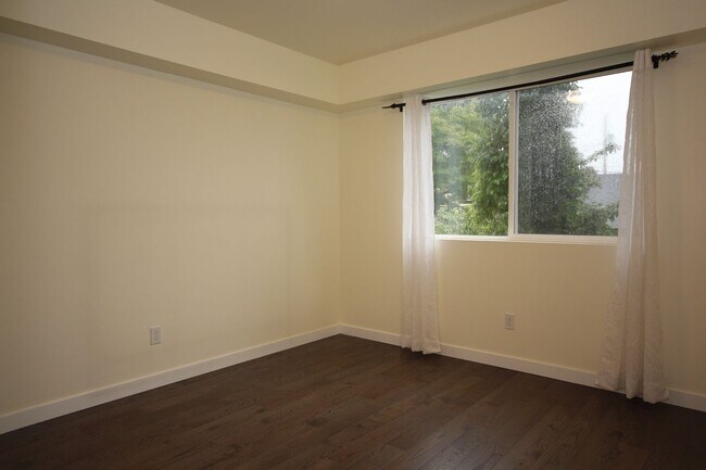 Building Photo - 4627 S Frontenac St
