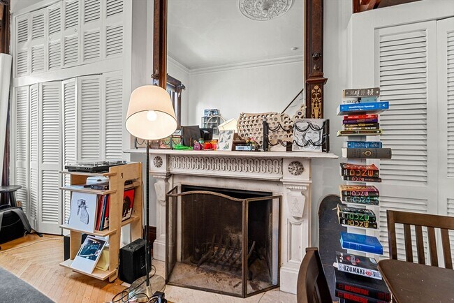 Building Photo - 163 Beacon St
