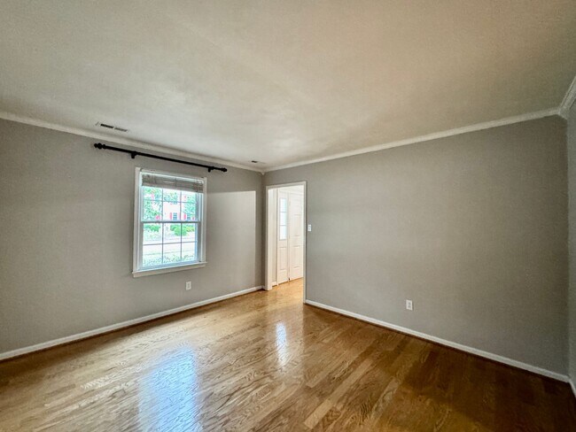 Building Photo - 4-Bedroom Home In Great Neck Meadows! Ready NOW!!! Fenced Backyard! HUGE Corner Lot! Dog Friendly!
