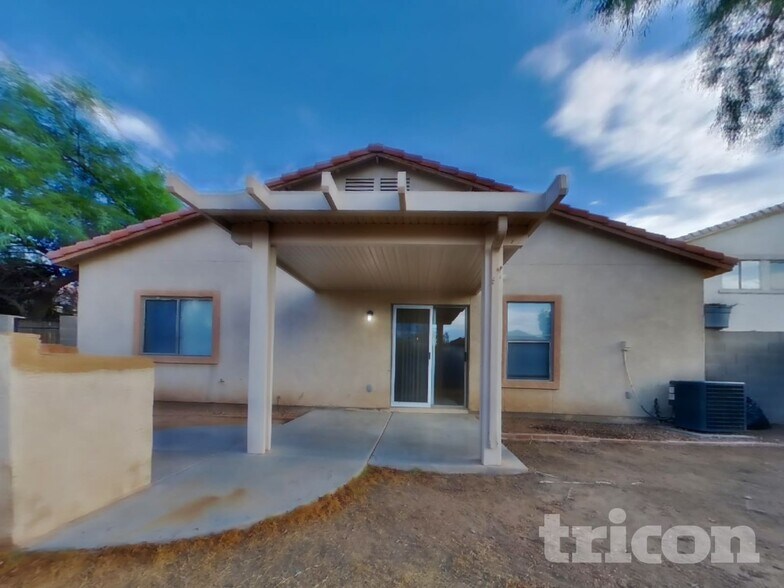 Building Photo - 6613 W Miami St