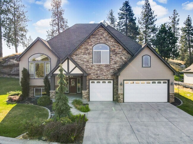 Primary Photo - Dream Home At Shelley Lake