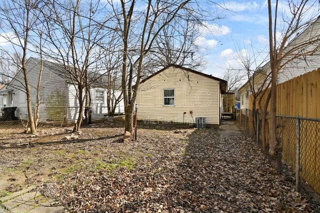 Building Photo - 929 Camden Ave