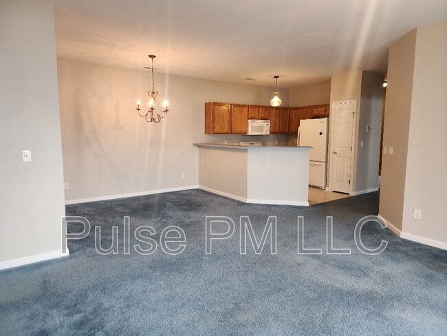 Building Photo - 985 Mistflower Ln