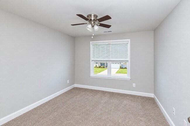Building Photo - 208 Weeping Willow Dr