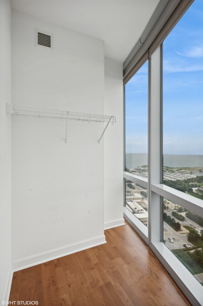 Building Photo - 1211 S Prairie Ave