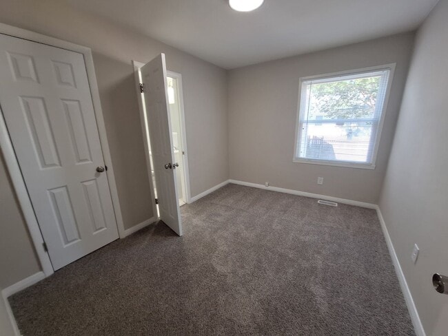 Building Photo - 3303 Candlewood Dr