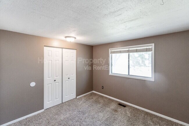 Building Photo - 119 S Barker Rd