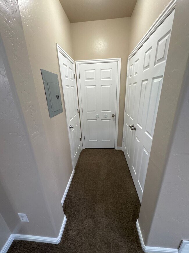 Building Photo - West Park #8