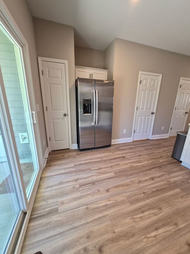 Building Photo - 187 Loren Rd