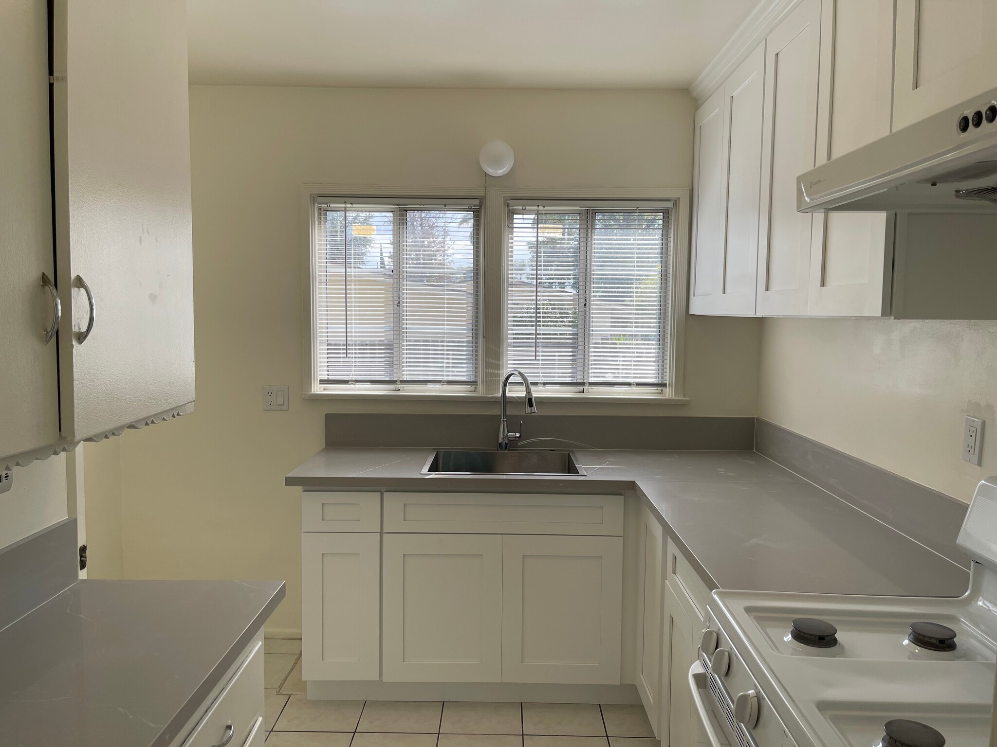 Building Photo - 10540 Daines Dr