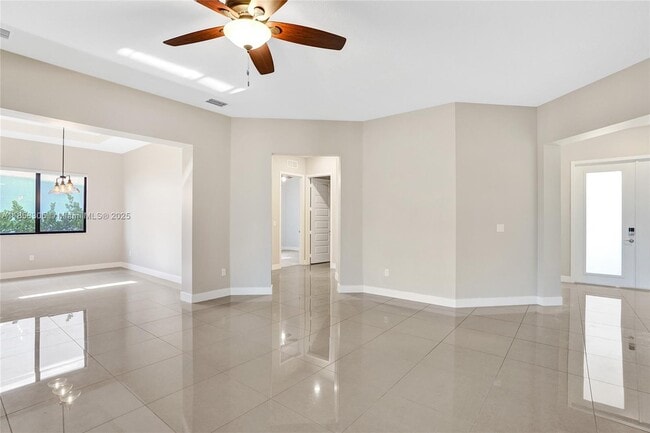 Building Photo - 10590 Mira Vista Dr