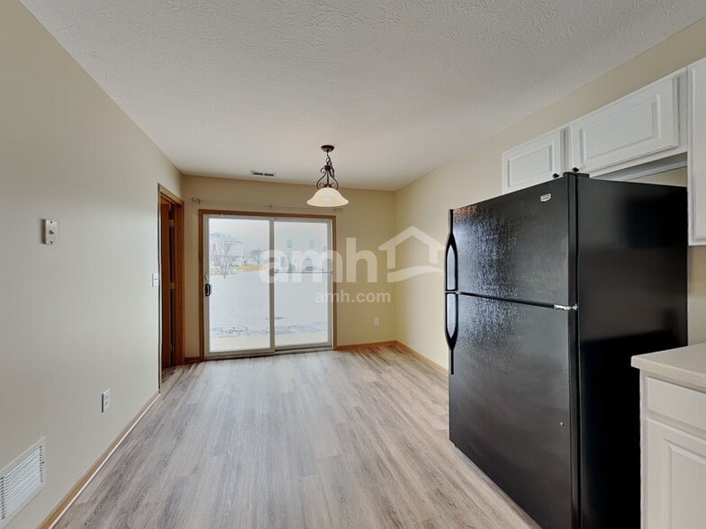 Building Photo - 3894 Snowshoe Ave