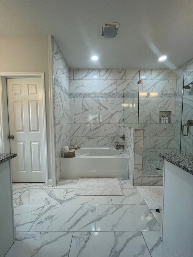 Building Photo - Beautifully Furnished 4-Bedroom Home with ...