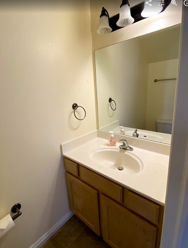 Building Photo - 879 Capital Ave