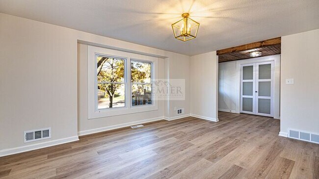 Building Photo - Beautiful Rehabbed home - 4 bed / 2 bath -9841 Melrose Drive Overland Park KS 66214 - Rent $3600