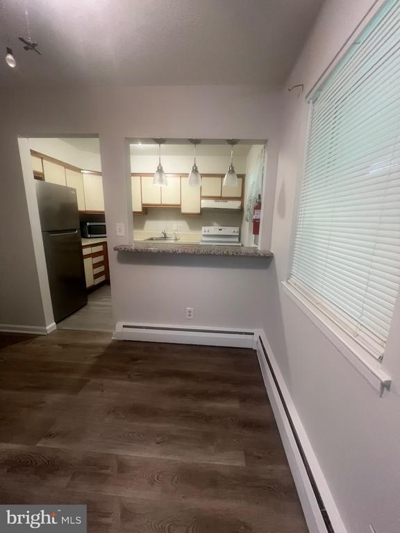 Building Photo - 208 Garnet Dr