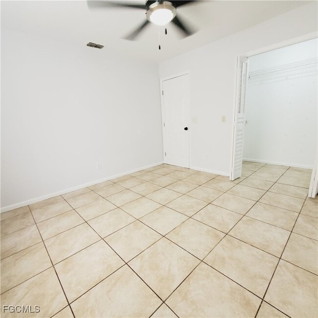 Building Photo - 2433 Lola Ave S