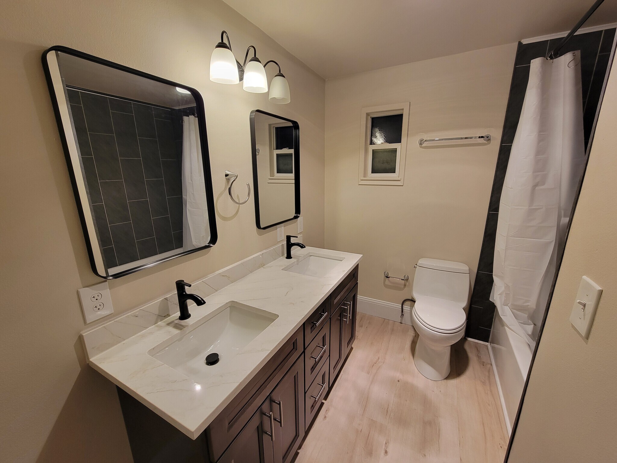 Building Photo - 12835 SW Grant Ave