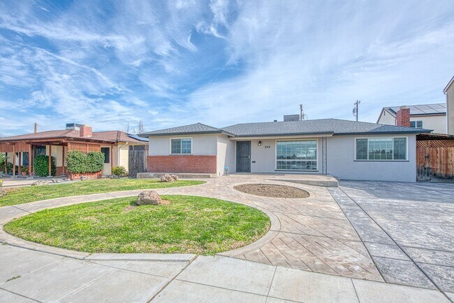 Building Photo - Adorable 3 BR 1 BA Home In A Well Desired Clovis Neighborhood - Available Soon!
