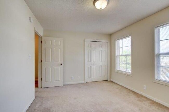 Building Photo - 299 Raleigh Dr