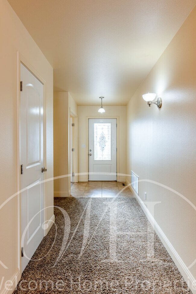 Building Photo - Spacious Home with Vaulted Ceilings