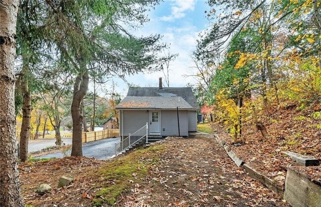 Building Photo - 346 Middlebury Rd