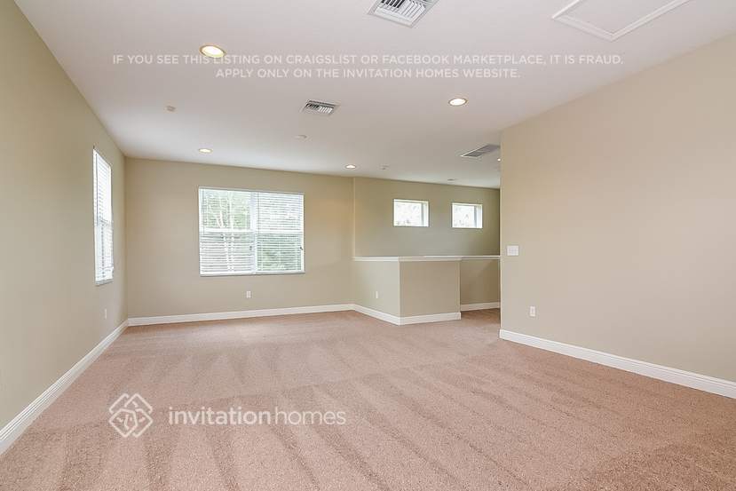 Building Photo - 1845 Beaconsfield Dr