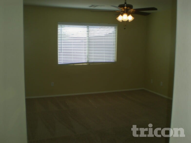 Building Photo - 16559 W Post Dr