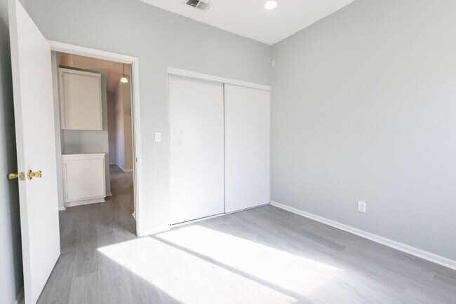 Building Photo - West Lancaster4 bedroom + bonus room