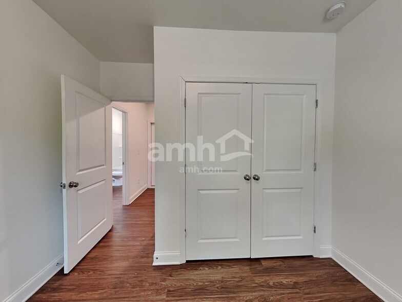 Building Photo - 5125 Canyon Creek Way