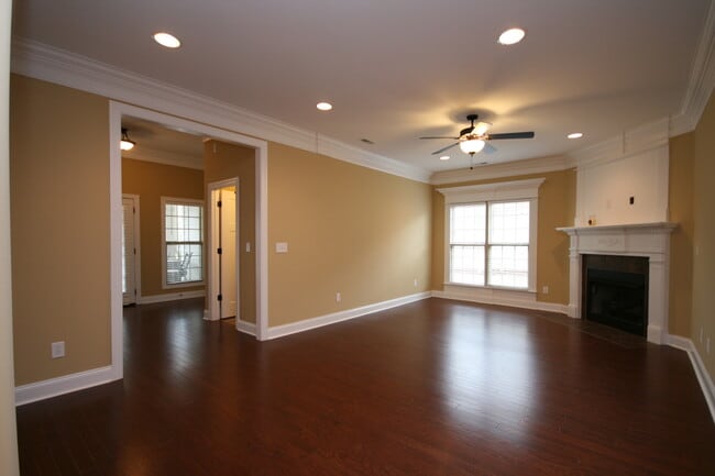 Building Photo - 231 Grove Village Way