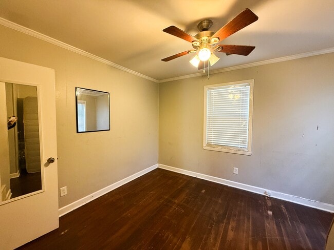 Building Photo - 1027 Waring Rd