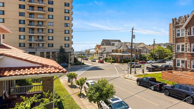 Building Photo - 27 S Oakland Ave