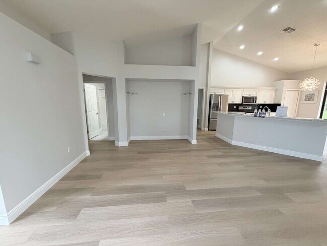 Building Photo - 6240 Fairskies Dr