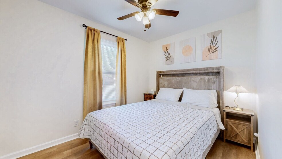 Building Photo - 253 White Oak Rd