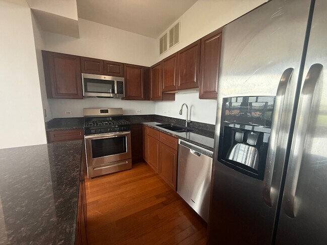 Building Photo - 6000 N Cicero Ave