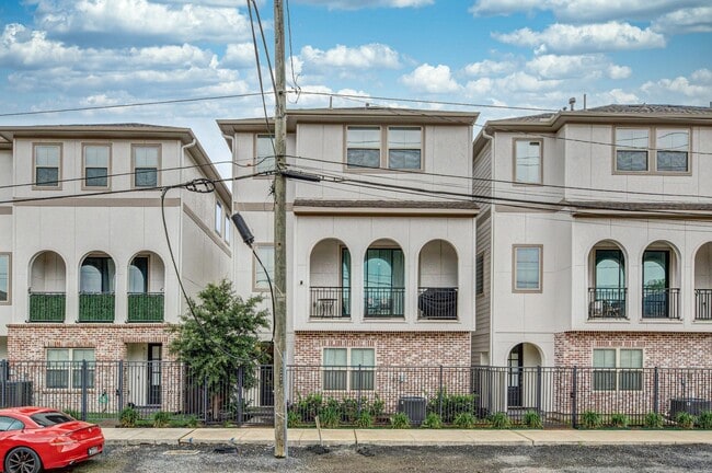 Building Photo - 5230 Schuler St