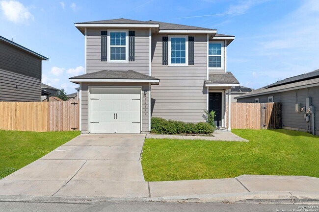 Building Photo - Charming Home Awaits: Spacious & Modern Living in a Prime Location
