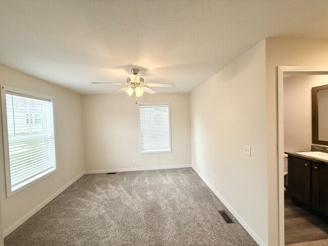 Building Photo - 9345 White Pine Ct