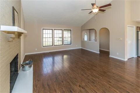 Building Photo - 211 Hillview Dr