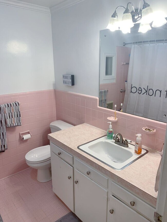 Building Photo - Beautiful 4 Bedroom 2 Bathroom home in the...