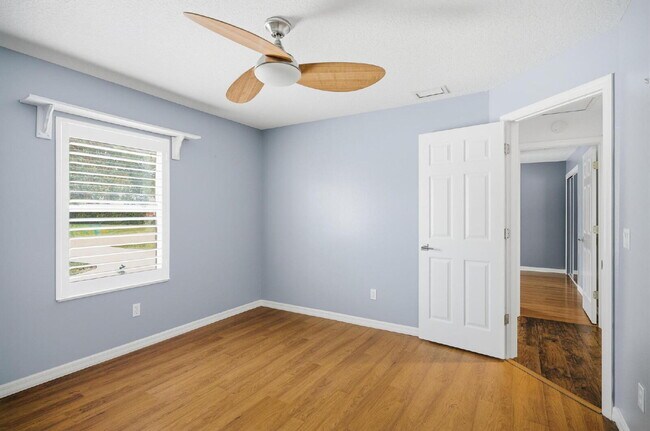 Building Photo - "Charming 3-Bedroom Home with 2 Full Baths and 2032 Sq Ft of Comfort in Palm Coast!"