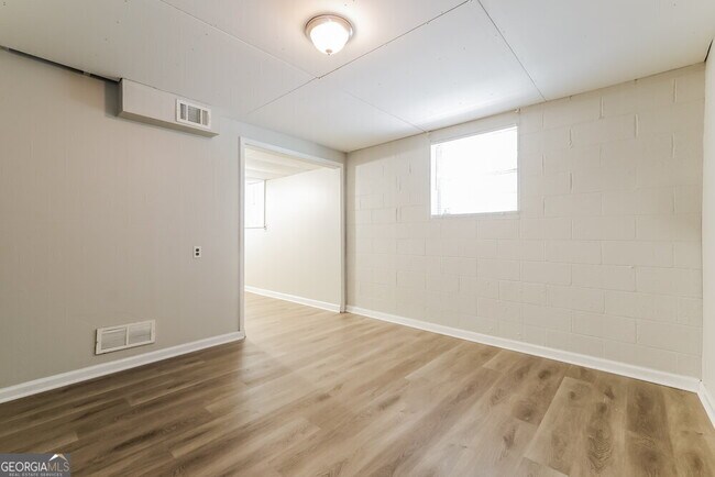 Building Photo - 3120 Revere Cir