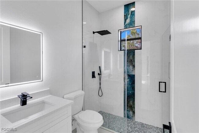 Building Photo - 6005 Queen Ave N