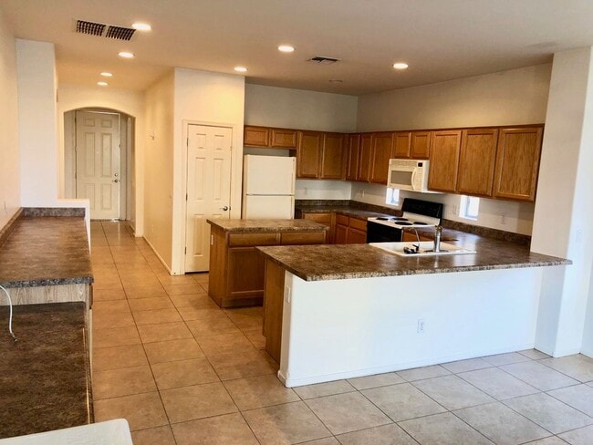 Building Photo - SEVILLE COMMUNITY - ALL MAJOR APPLIANCES